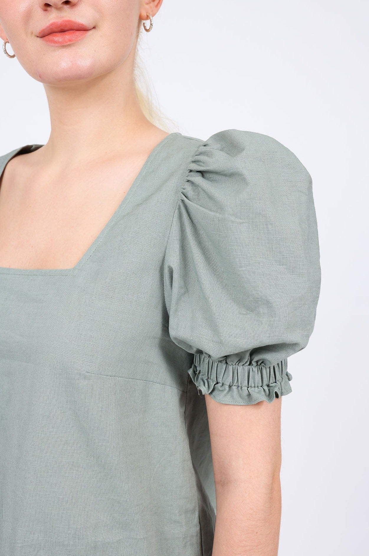 Amelie Linen-blend Puffed Sleeves Top in Camping Green